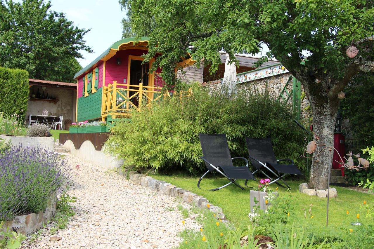 Roulotte La Dominique Bed and Breakfast Romery  Exteriör bild