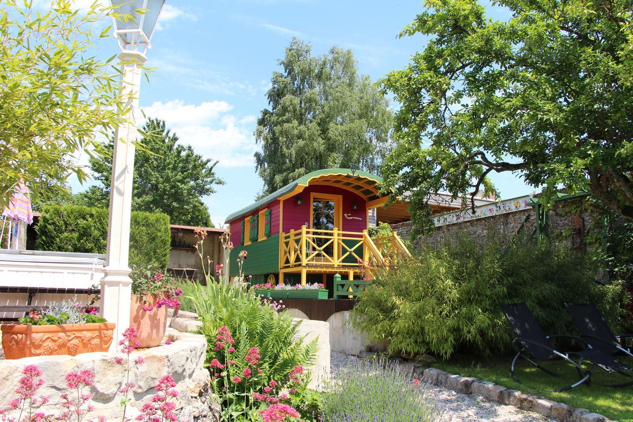 Roulotte La Dominique Bed and Breakfast Romery  Rum bild