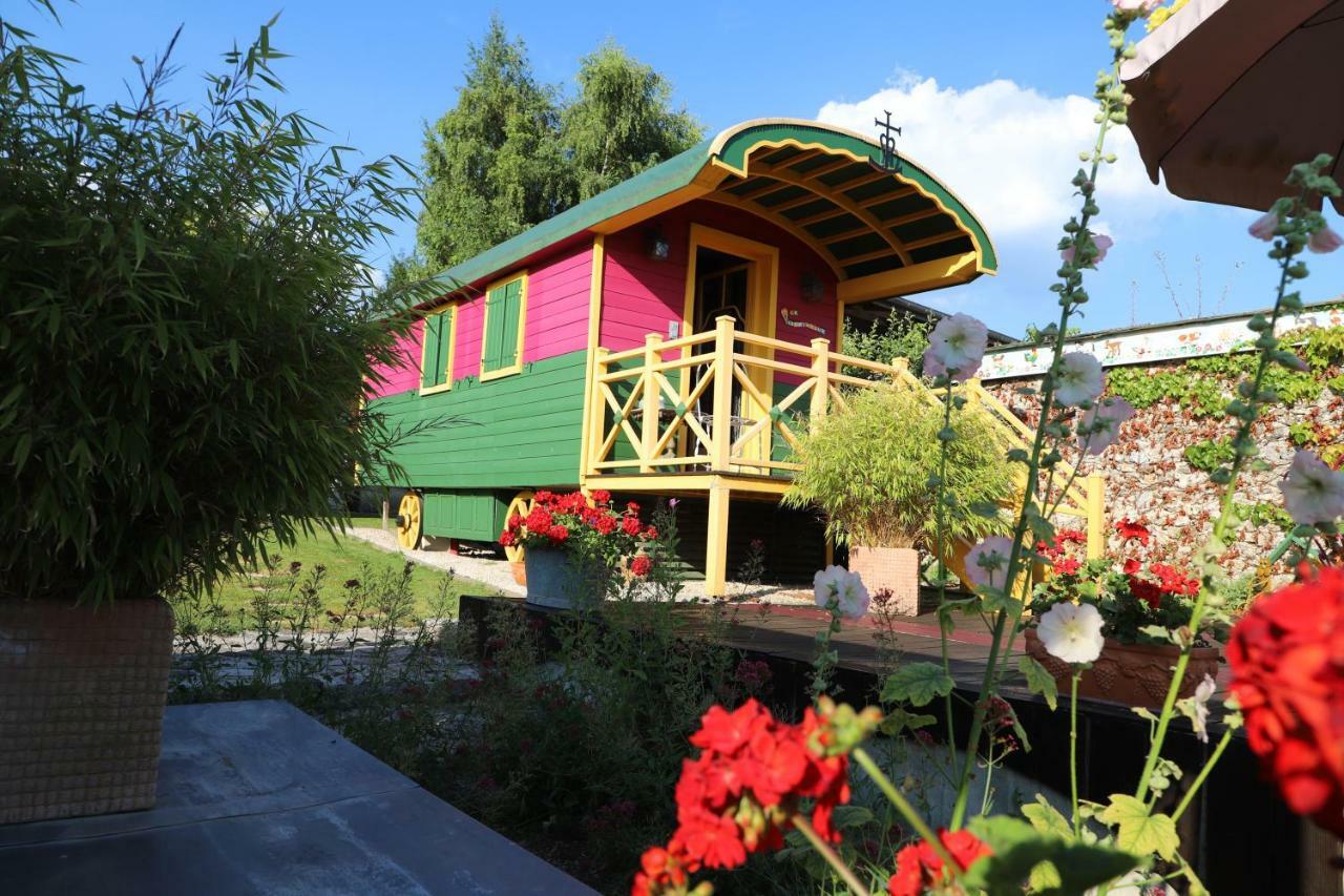 Roulotte La Dominique Bed and Breakfast Romery  Exteriör bild