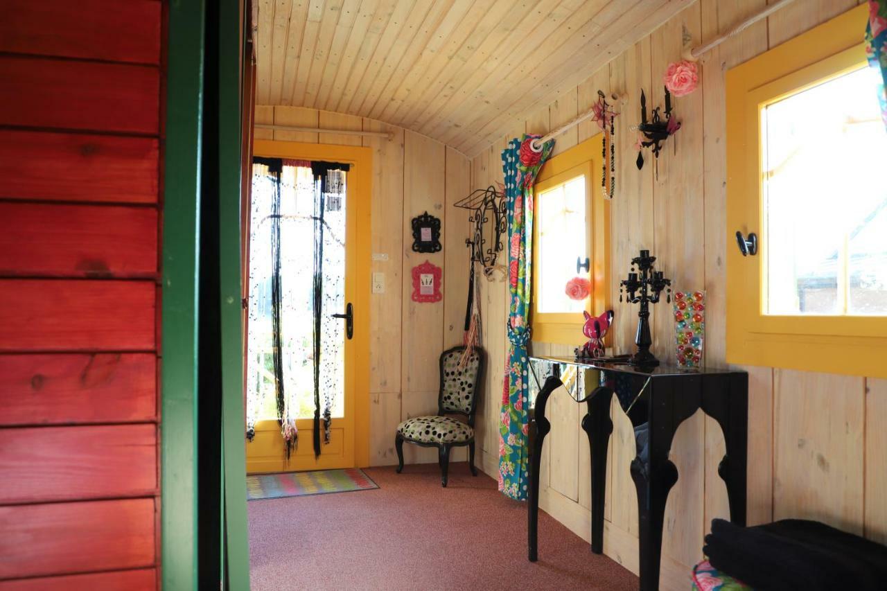 Roulotte La Dominique Bed and Breakfast Romery  Exteriör bild